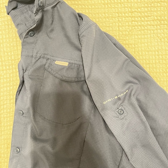 Womens Columbia long sleeve button up in size medium - Picture 4 of 5